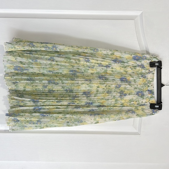 Beautiful skirt 🌺 - Picture 6 of 6